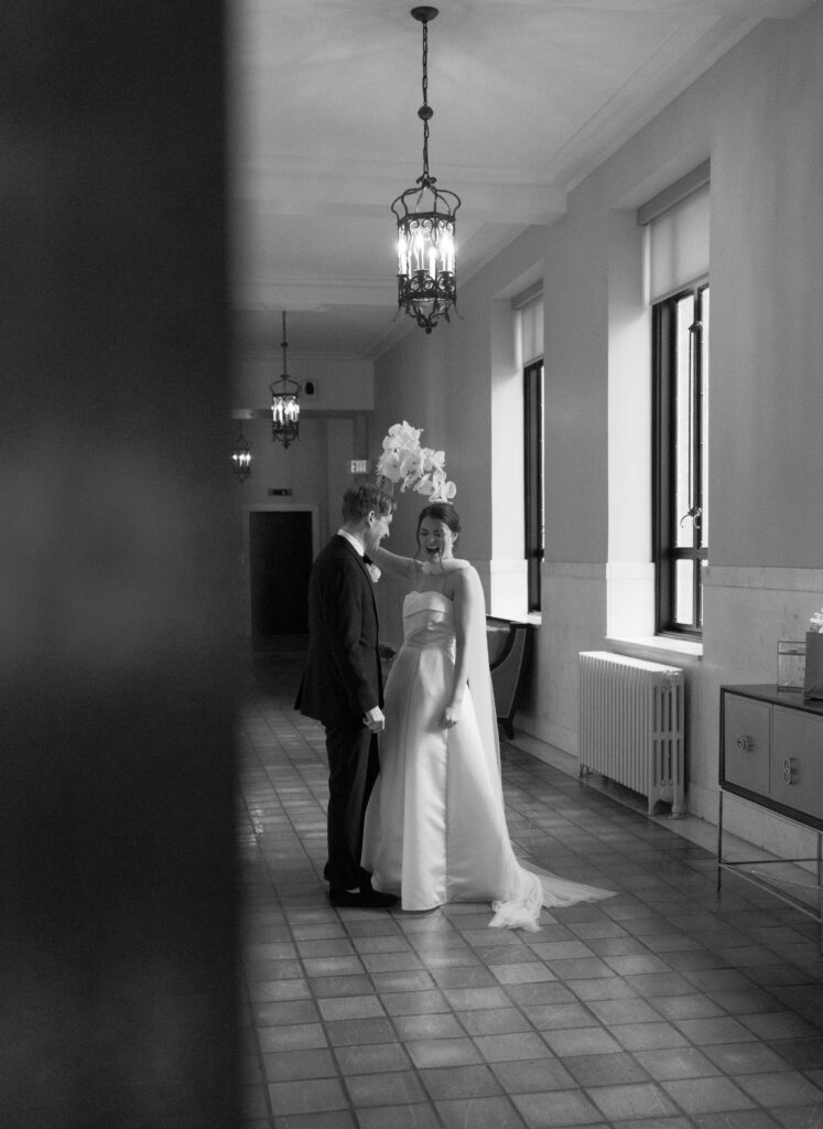 An elegant and timeless downtown Dallas, Texas wedding ceremony at the 400 N Ervay wedding venue. Discover candid, editorial, and documentary wedding photography on digital and film. 