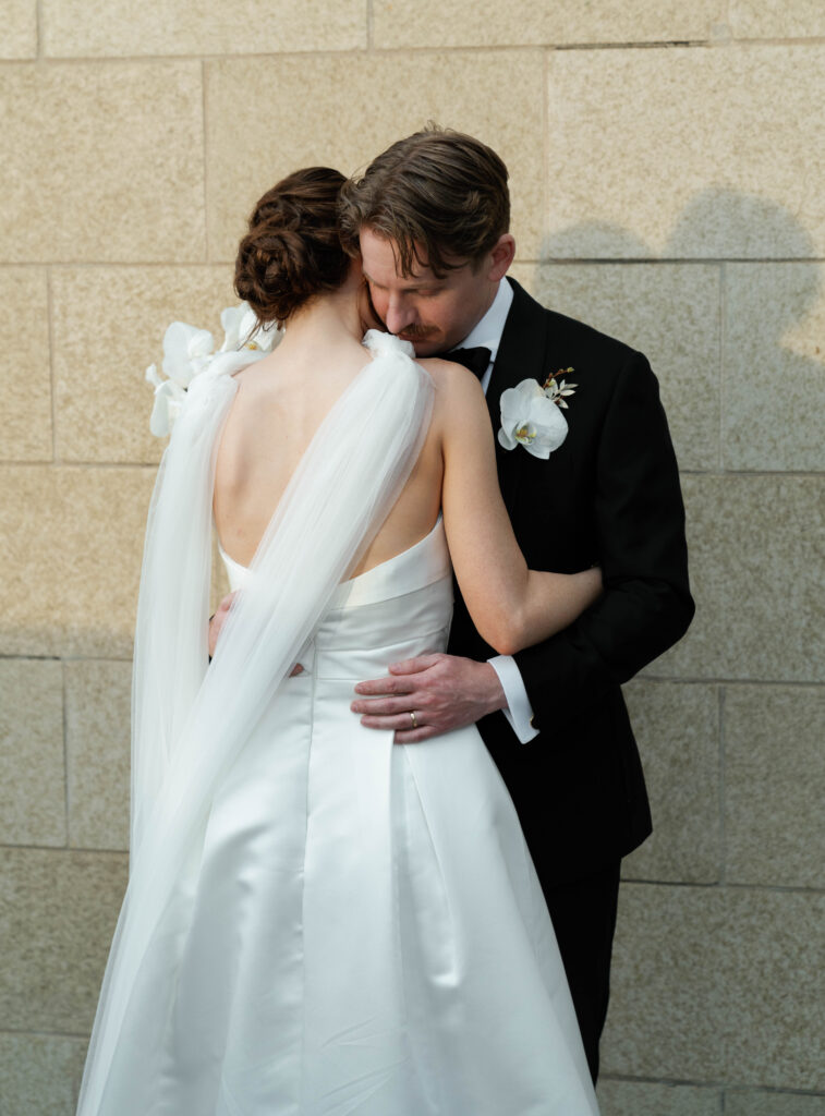 A vintage and timeless downtown Dallas, Texas rooftop wedding at the 400 N Ervay wedding venue. Discover candid, editorial, and documentary wedding photography on digital and film. 