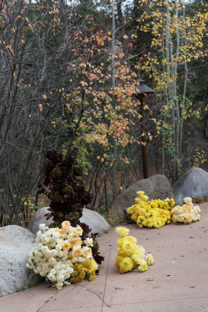 Modern fall wedding florals in Vail. Discover luxury editorial wedding photography in Colorado and beyond. 