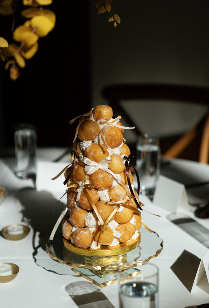 A modern fall wedding in Vail. Discover luxury wedding photography in Colorado and beyond. 